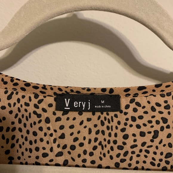 BOUTIQUE RUFFLE SLEEVE BLOUSE - Picture 3 of 3